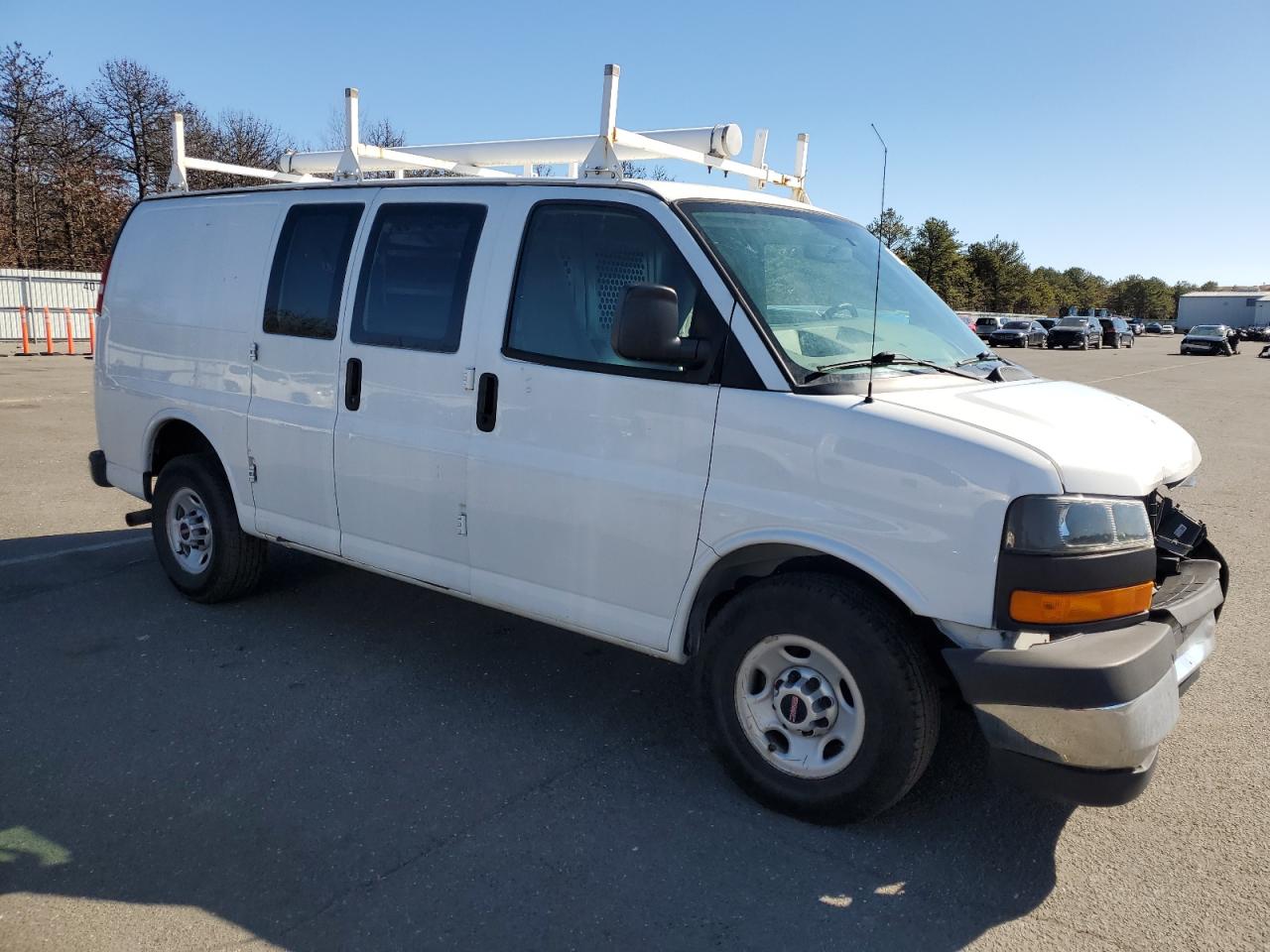 2017 GMC Savana - Image 4