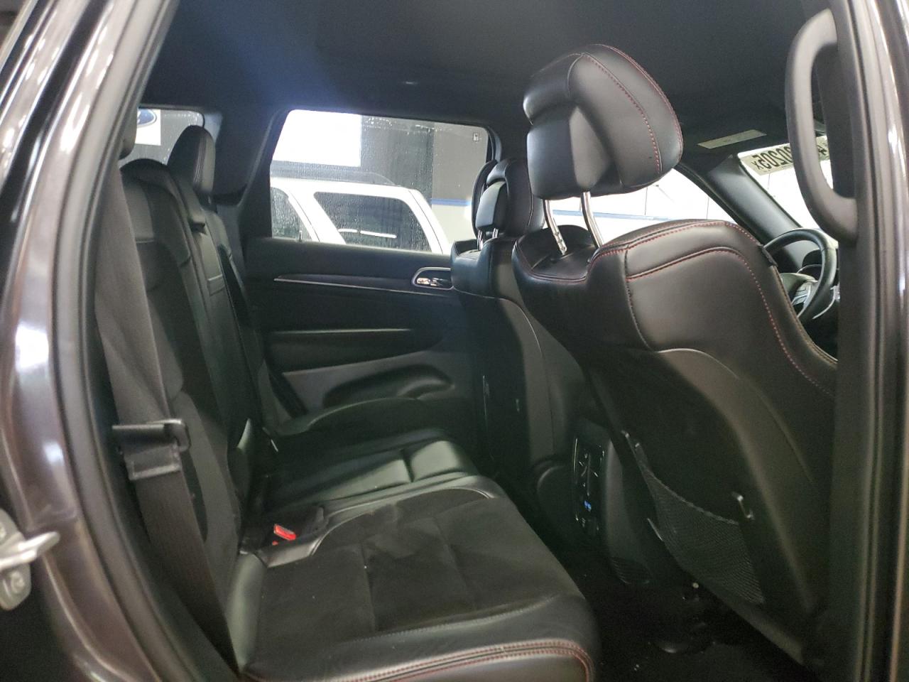 2017 Jeep Grand Cherokee - Image 11