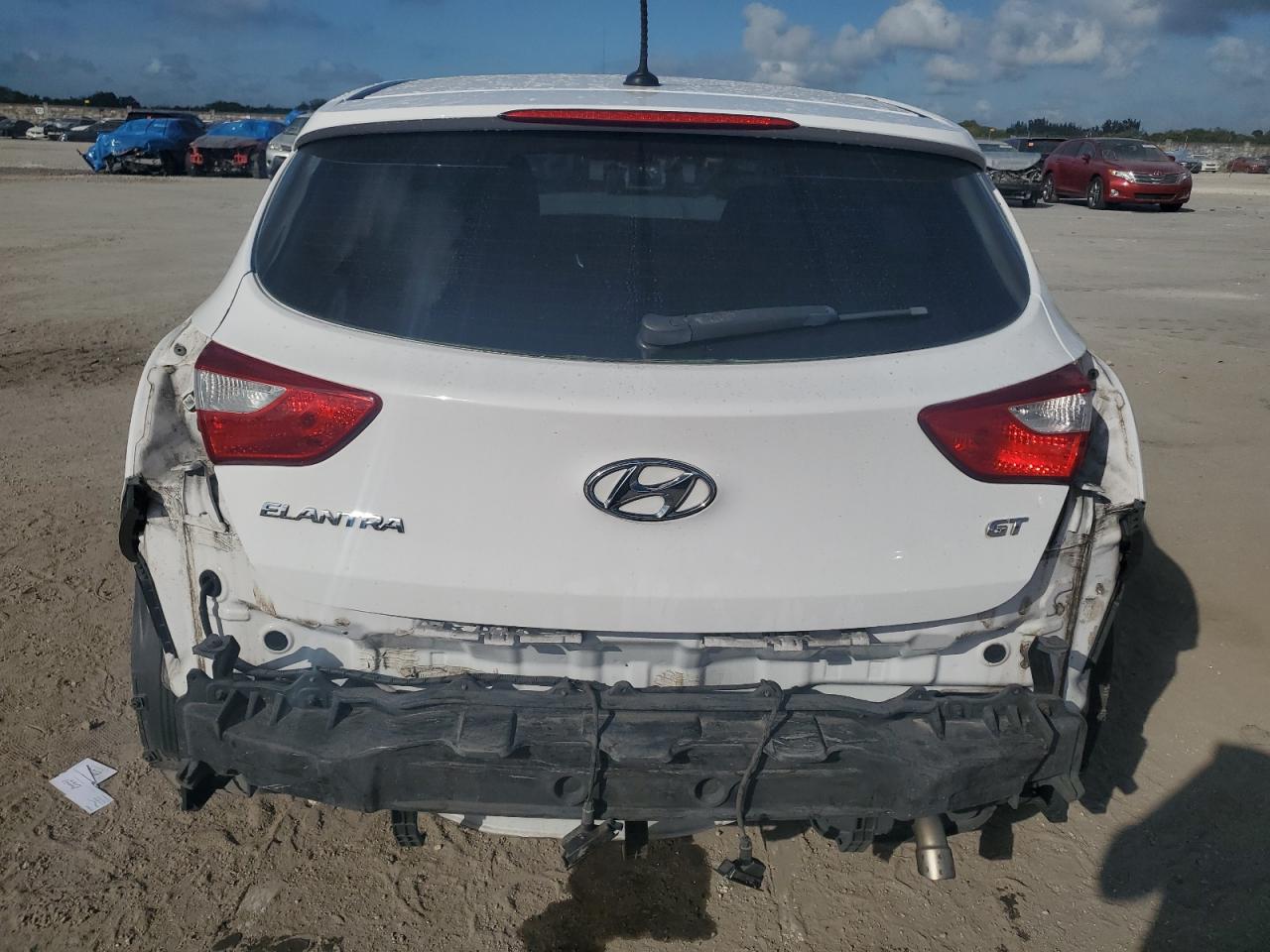 2015 Hyundai Elantra - Image 6