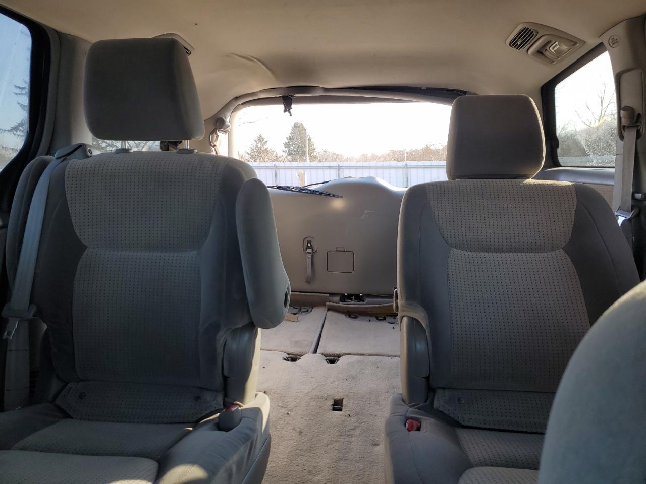 2010 Toyota Sienna - Image 10