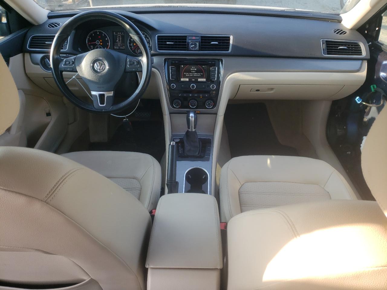 2015 Volkswagen Passat - Image 8
