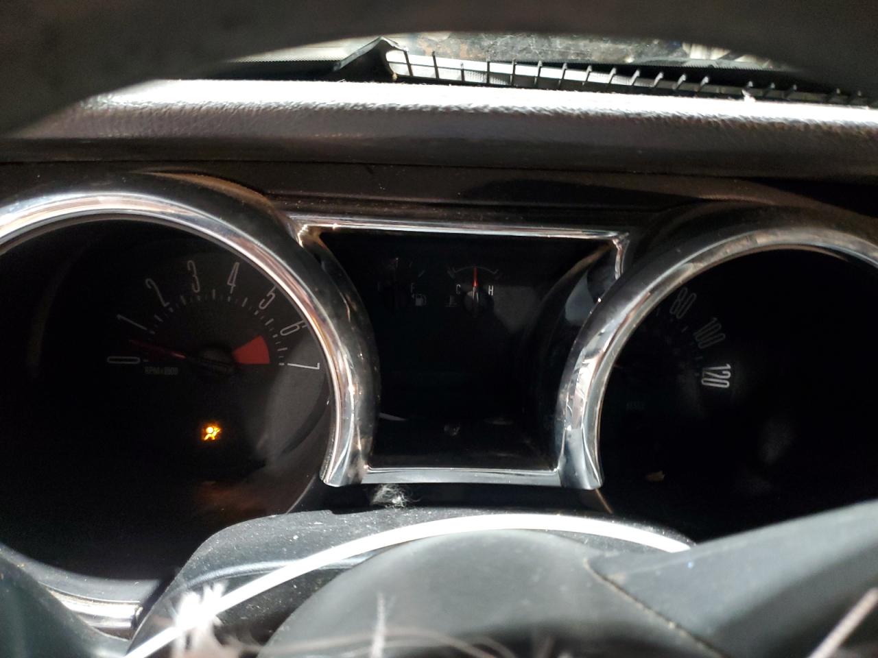 2005 Ford Mustang - Image 9