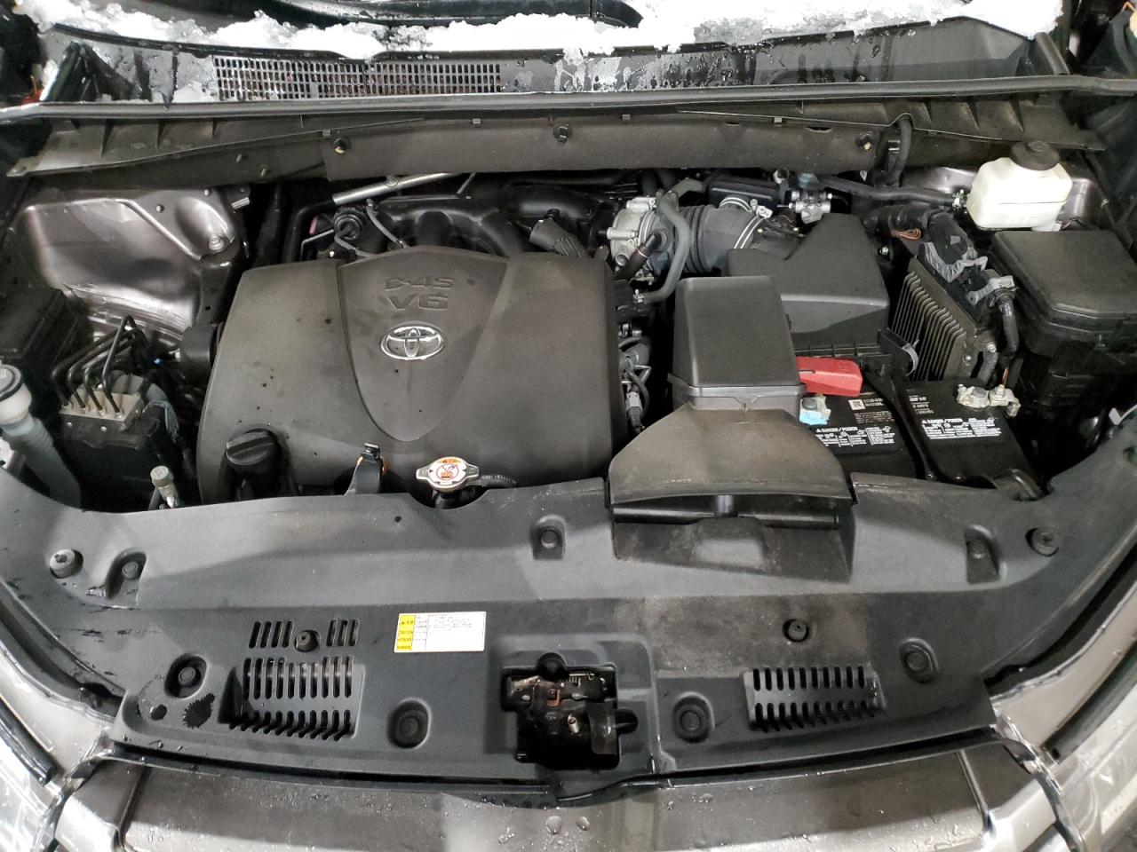 2019 Toyota Highlander - Image 12
