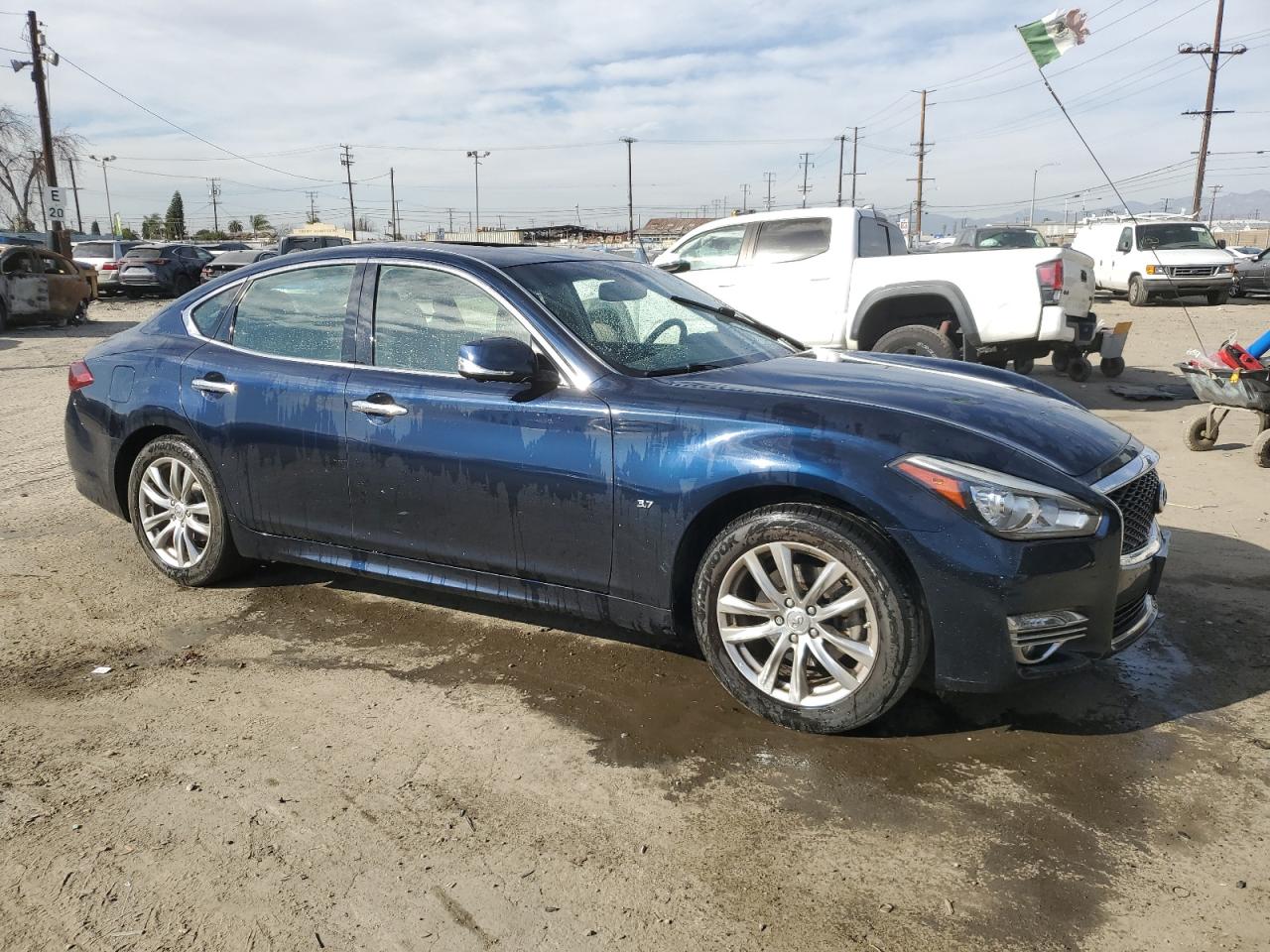 2015 Infiniti Q70 - Image 4