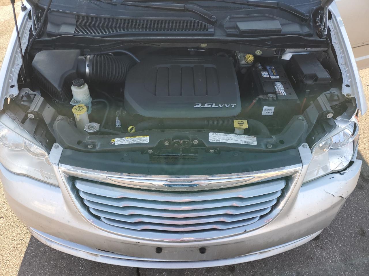 2011 Chrysler Town & Country - Image 12