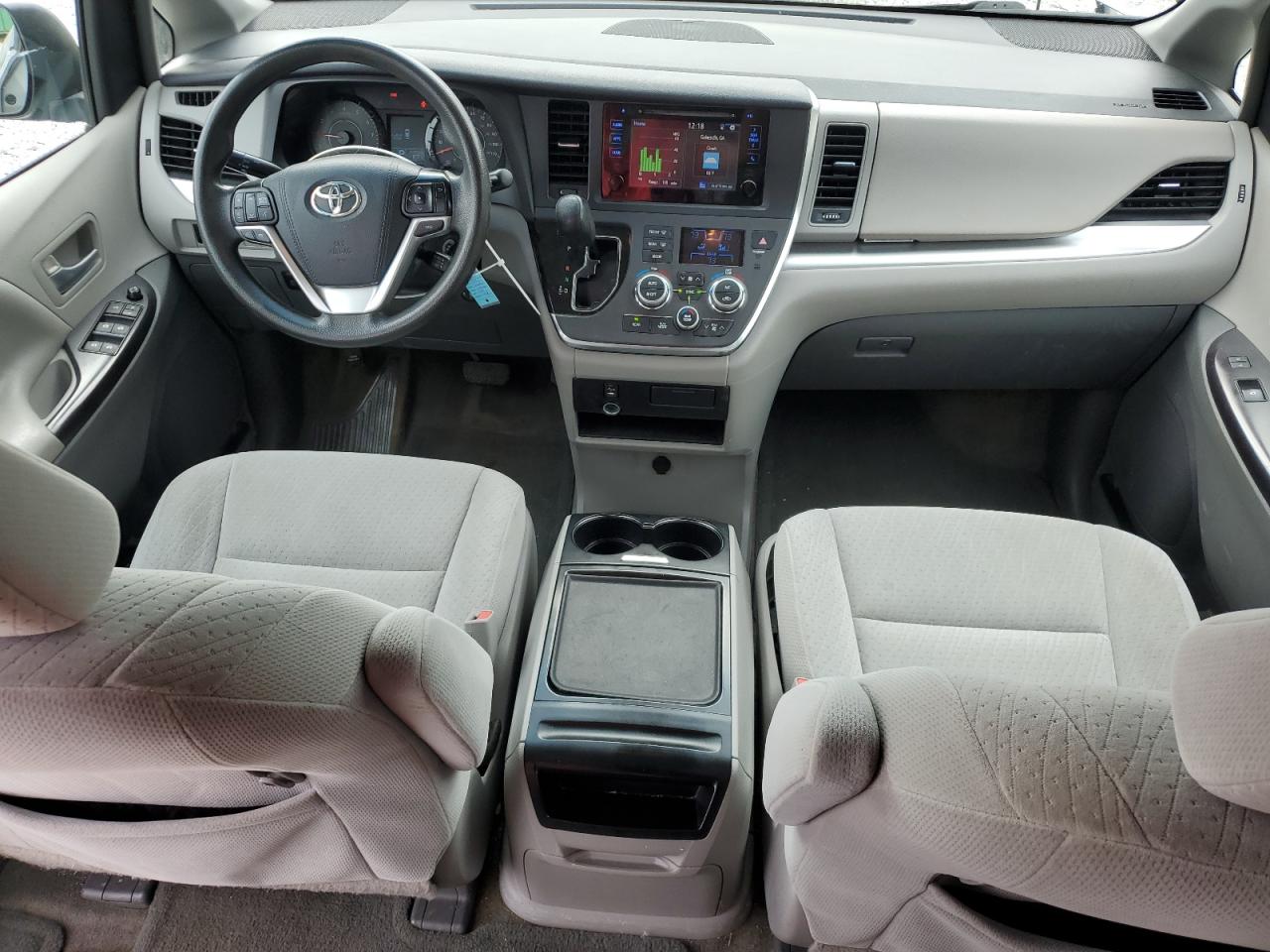 2015 Toyota Sienna - Image 8