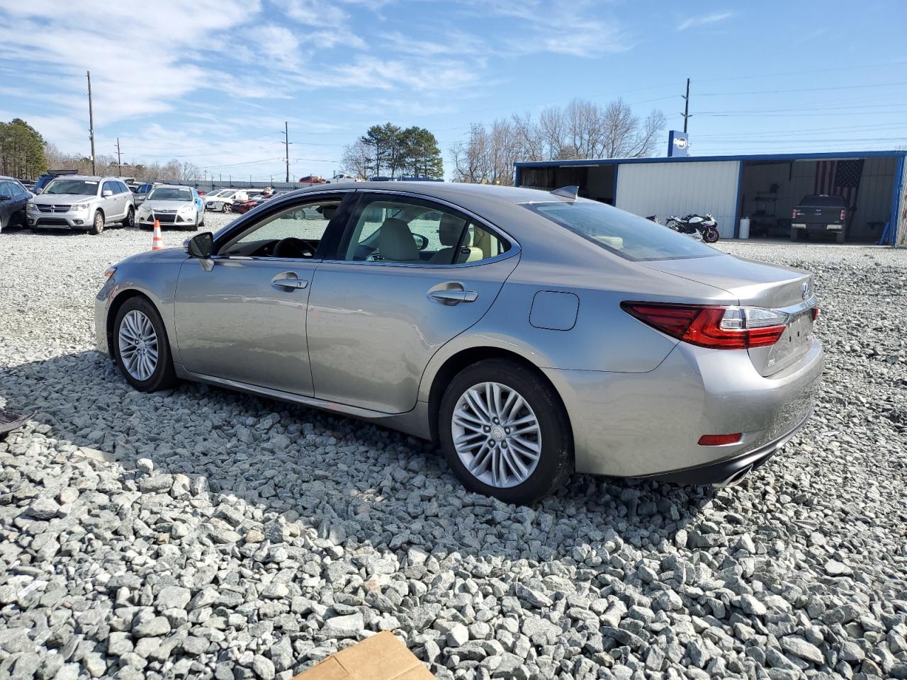 2018 Lexus ES - Image 2