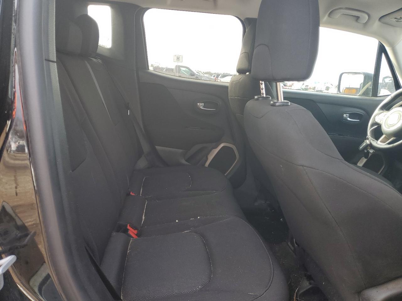 2017 Jeep Renegade - Image 11