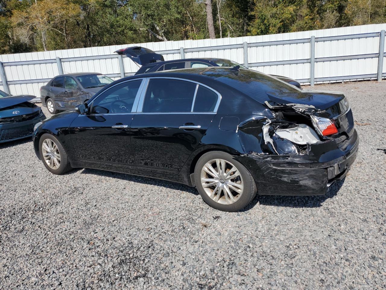 2010 Hyundai Genesis - Image 2