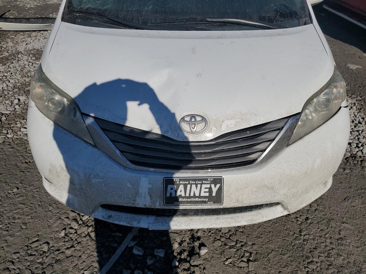 2012 Toyota Sienna - Image 12