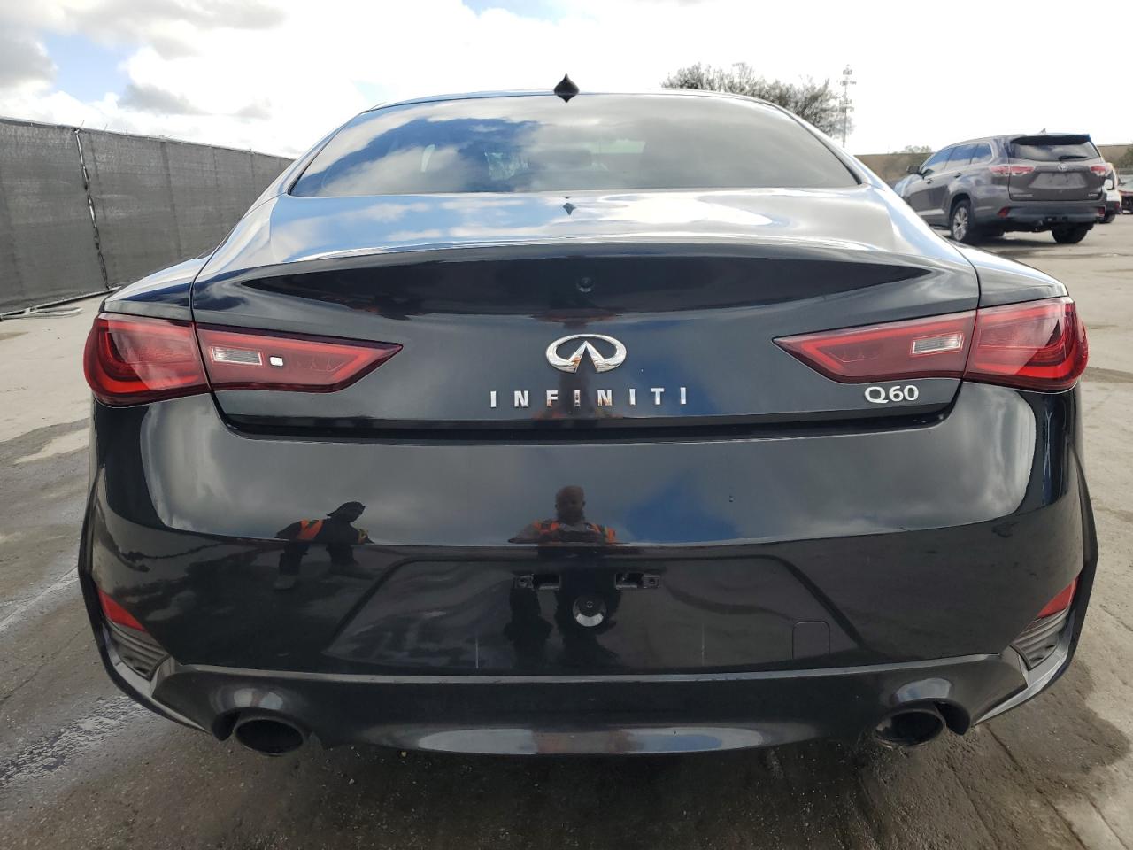 2017 Infiniti Q60 - Image 6