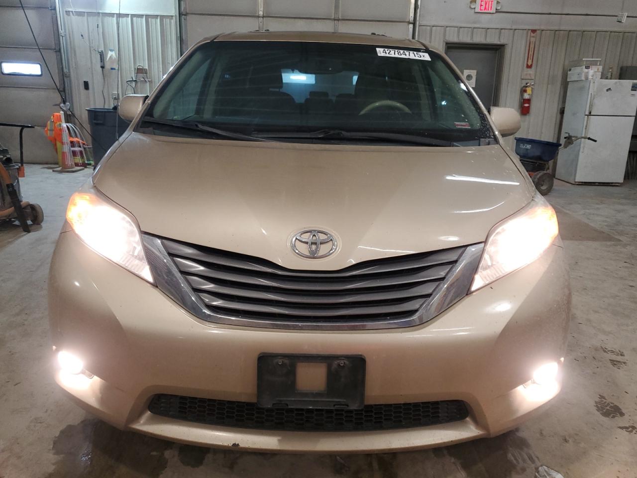 2012 Toyota Sienna - Image 5