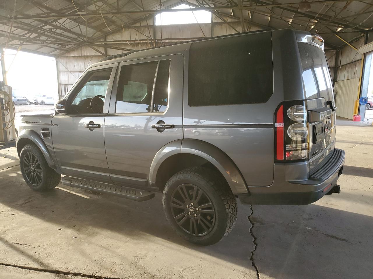 2014 Land Rover LR4 - Image 2