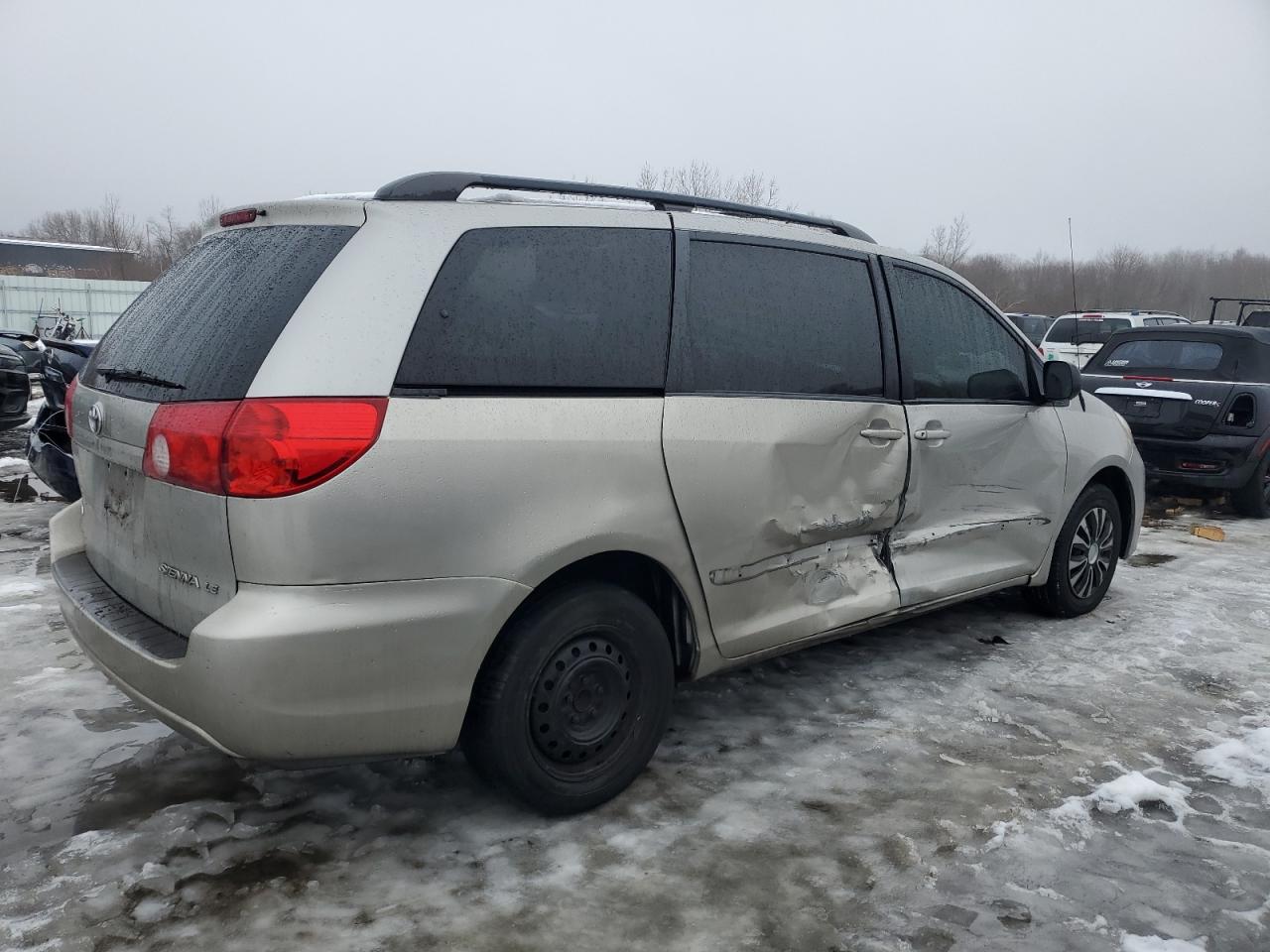 2007 Toyota Sienna - Image 3