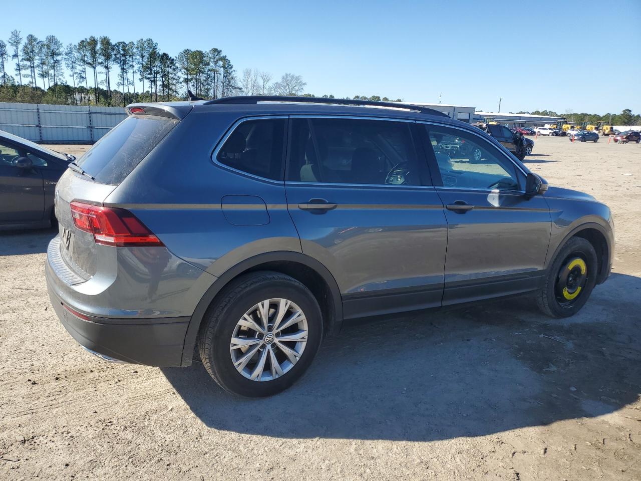 2019 Volkswagen Tiguan - Image 3