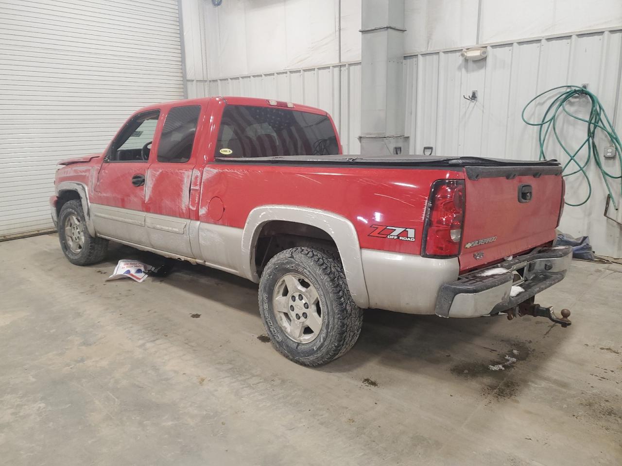 2006 Chevrolet Silverado - Image 2