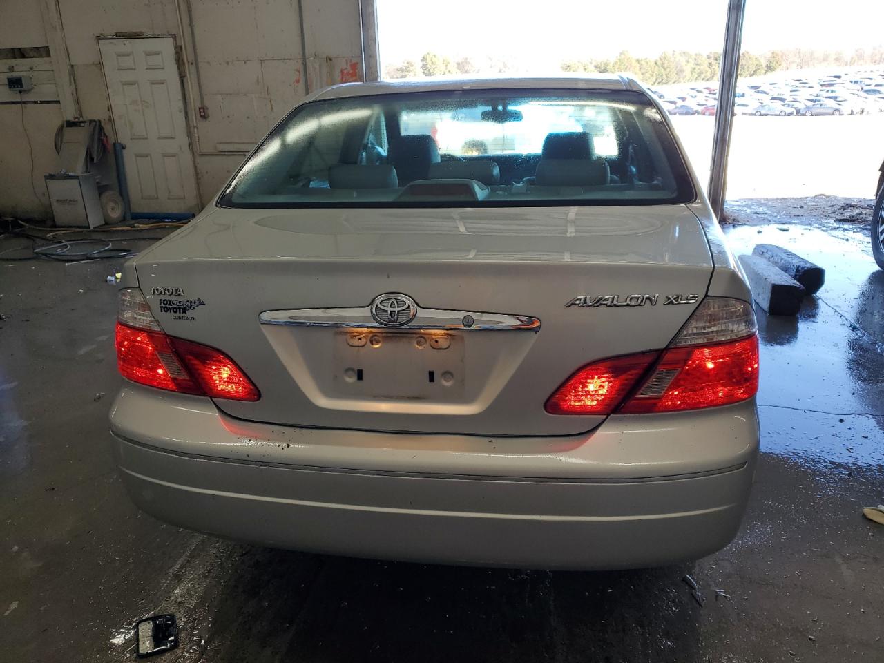 2003 Toyota Avalon - Image 6