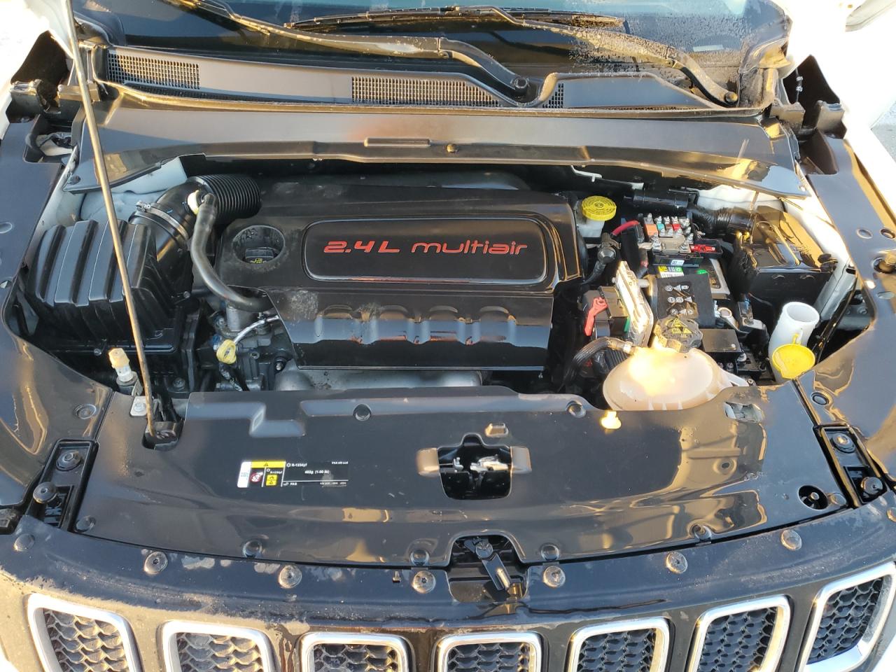 2018 Jeep Compass - Image 12