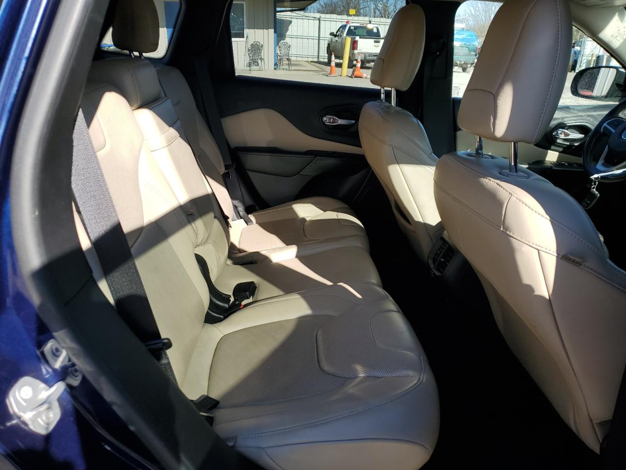 2016 Jeep Grand Cherokee - Image 11