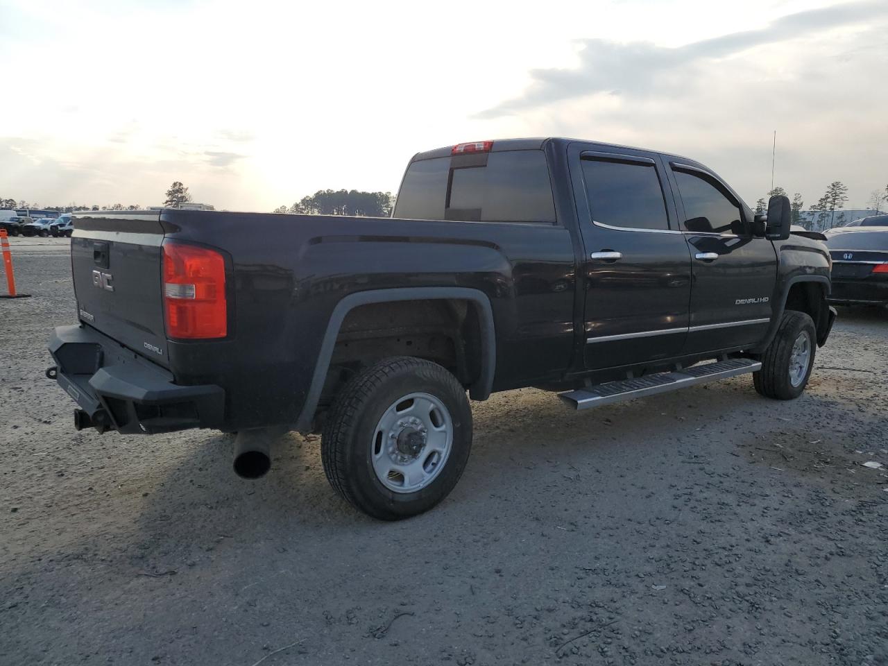 2015 GMC Sierra - Image 3
