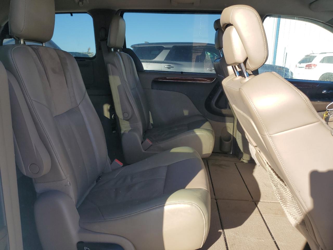 2013 Chrysler Town & Country - Image 12