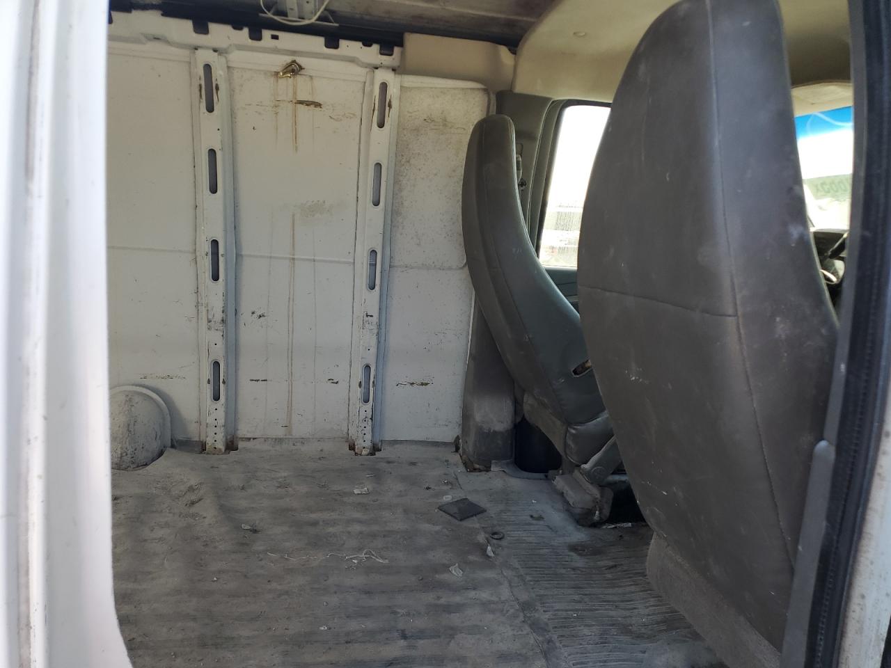 2013 Chevrolet Express - Image 11