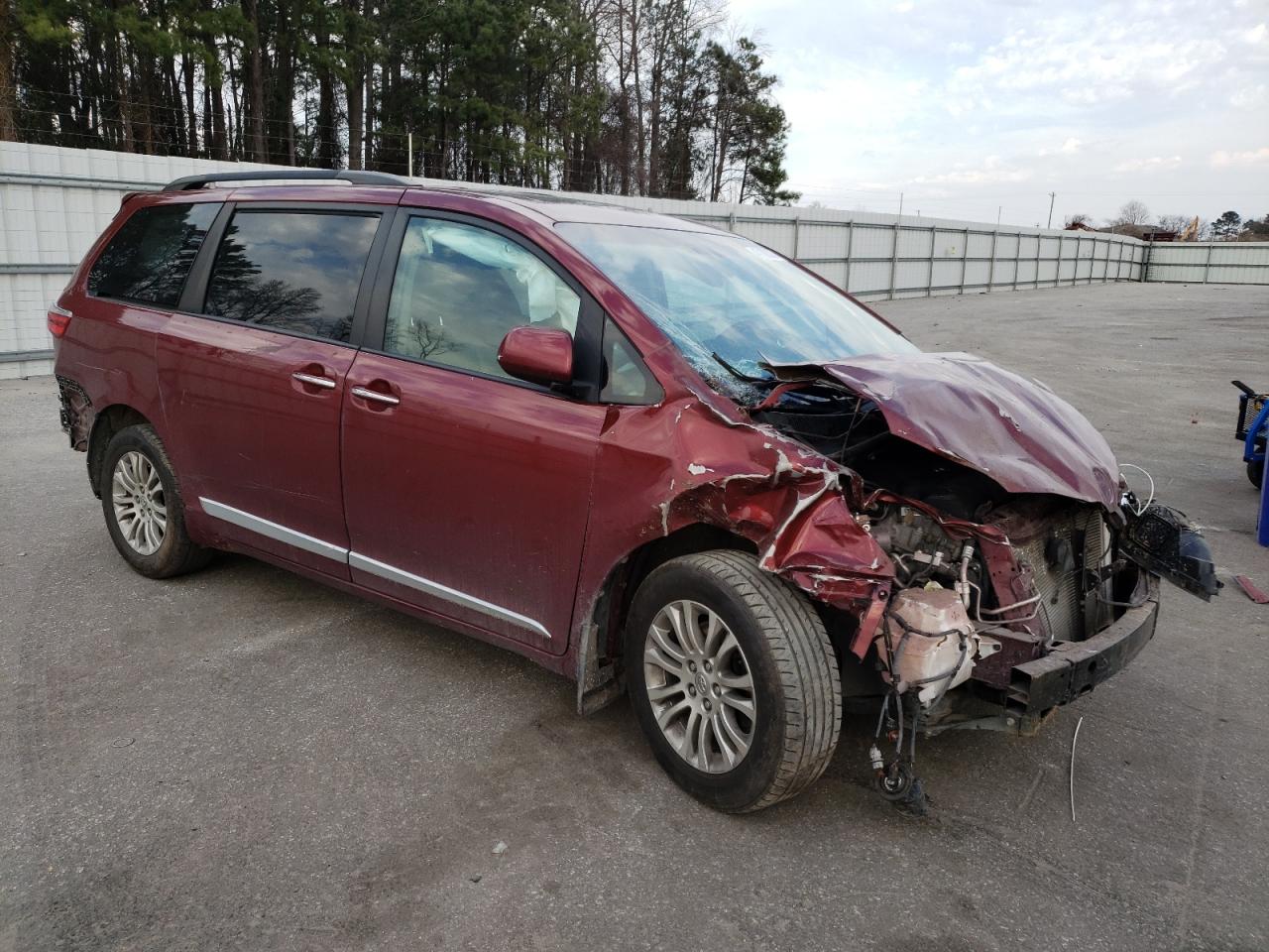 2015 Toyota Sienna - Image 4
