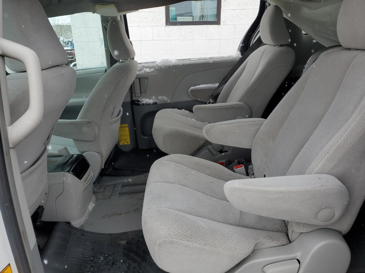 2013 Toyota Sienna - Image 11