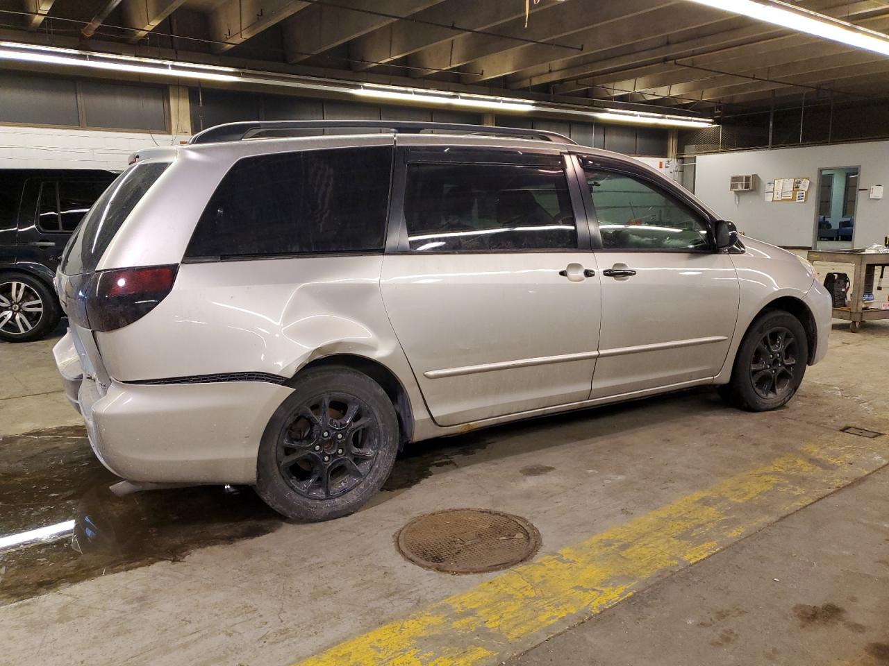2005 Toyota Sienna - Image 3