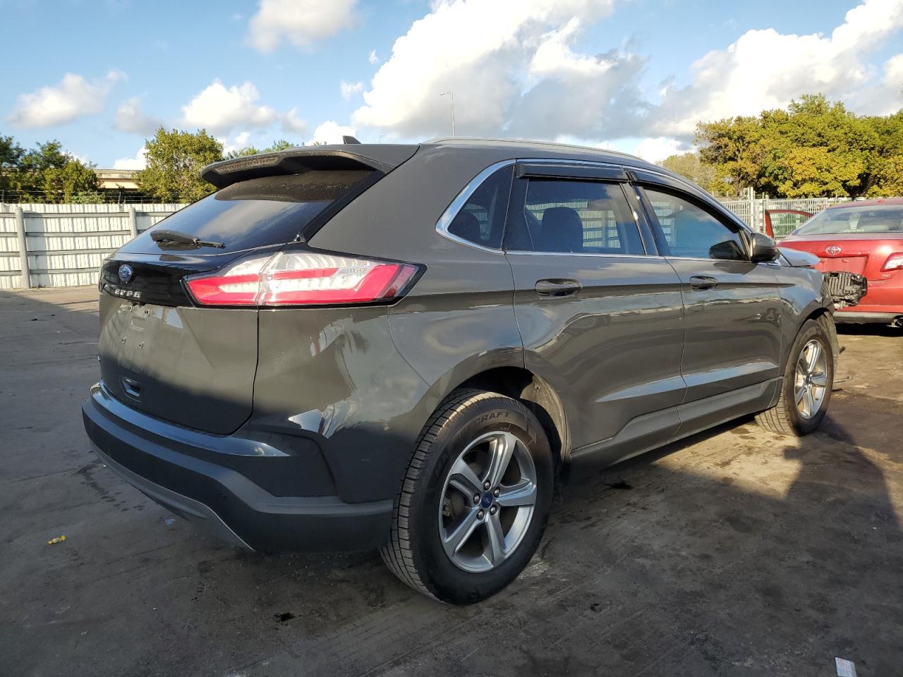 2021 Ford Edge - Image 3
