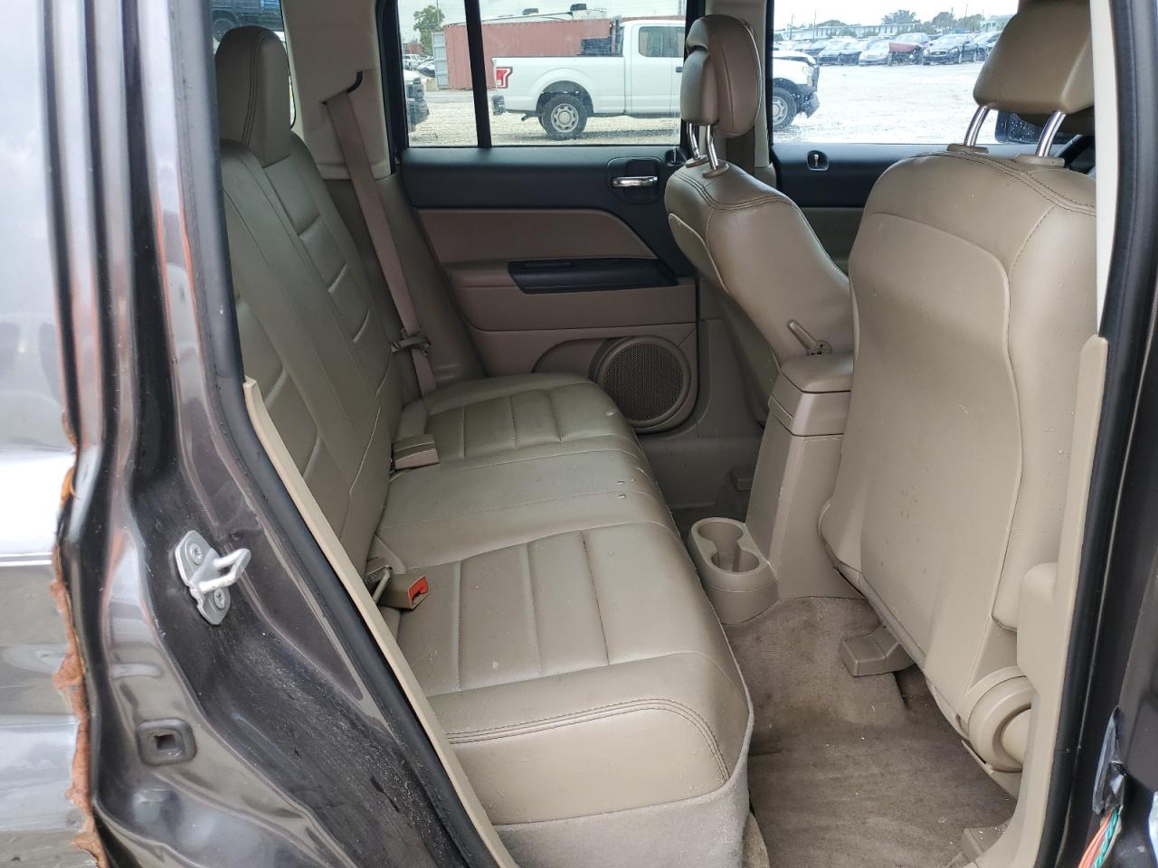 2015 Jeep Liberty (Patriot) - Image 10