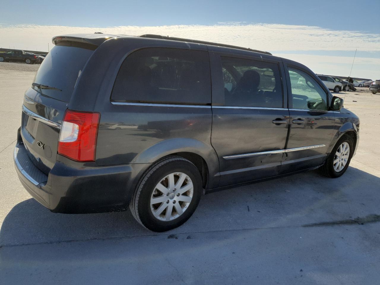 2014 Chrysler Town & Country - Image 3
