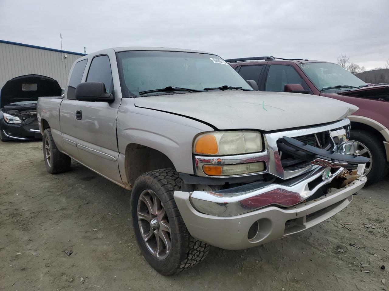 2004 GMC Sierra - Image 4
