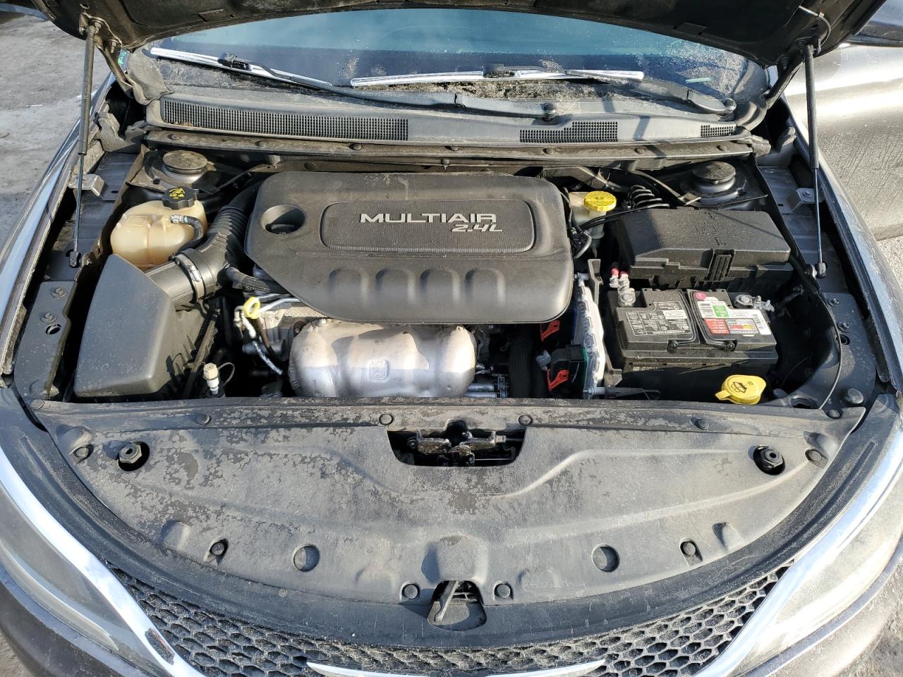 2016 Chrysler 200 - Image 11