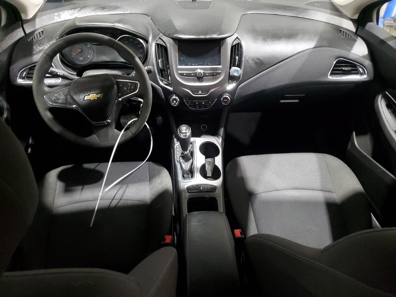 2018 Chevrolet Cruze - Image 8