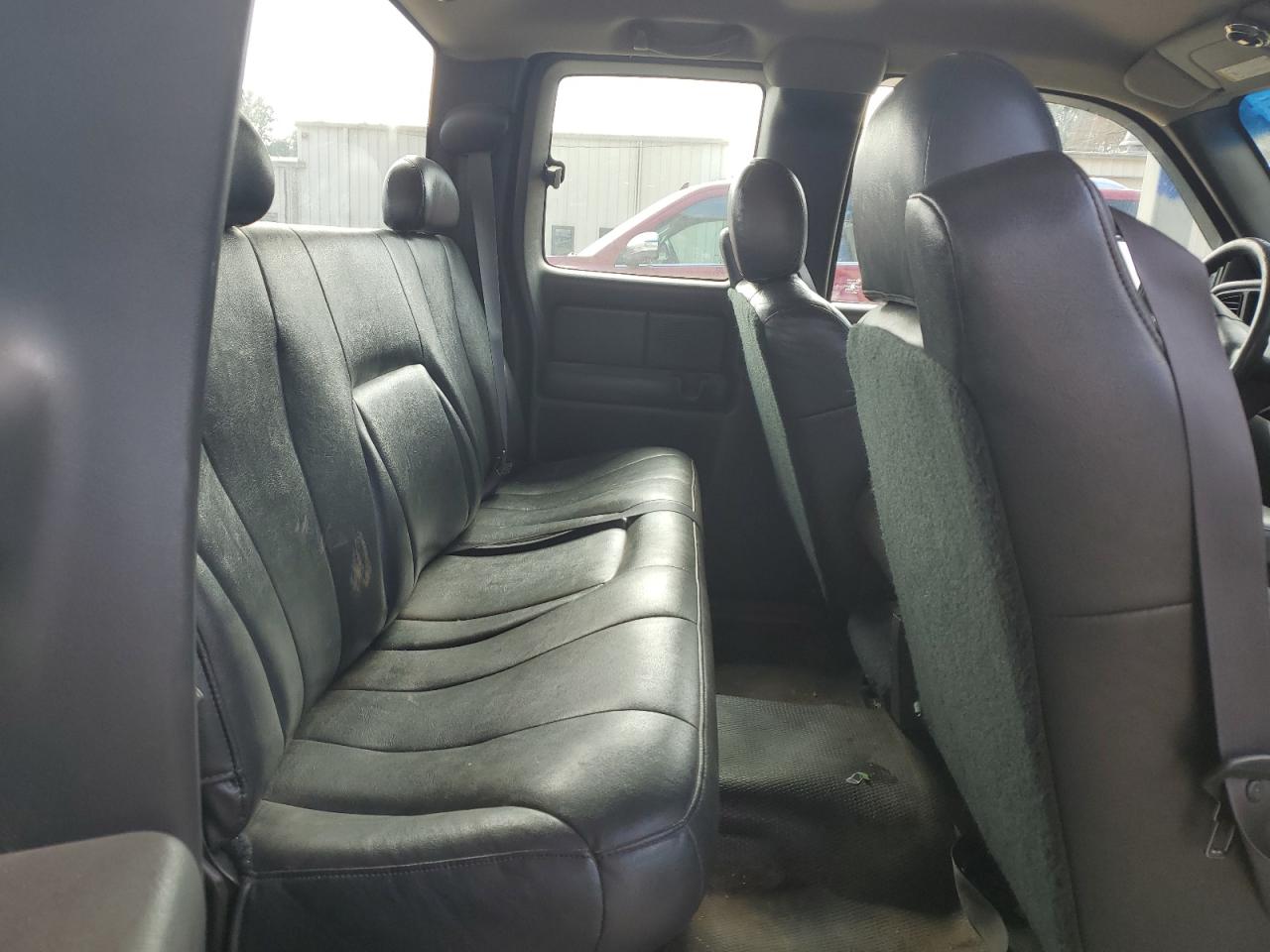 2000 Chevrolet Silverado - Image 10