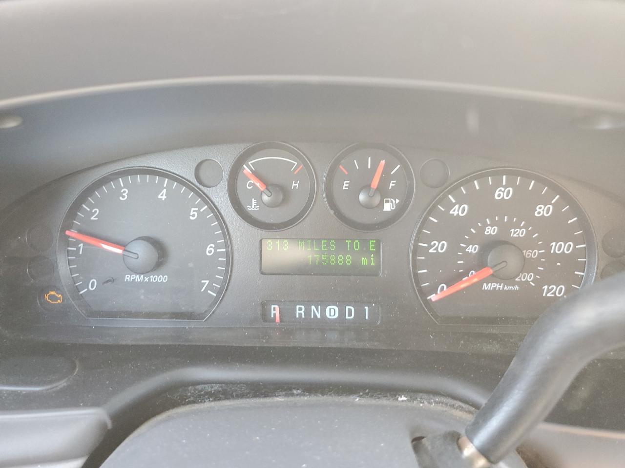 2005 Ford Taurus - Image 9