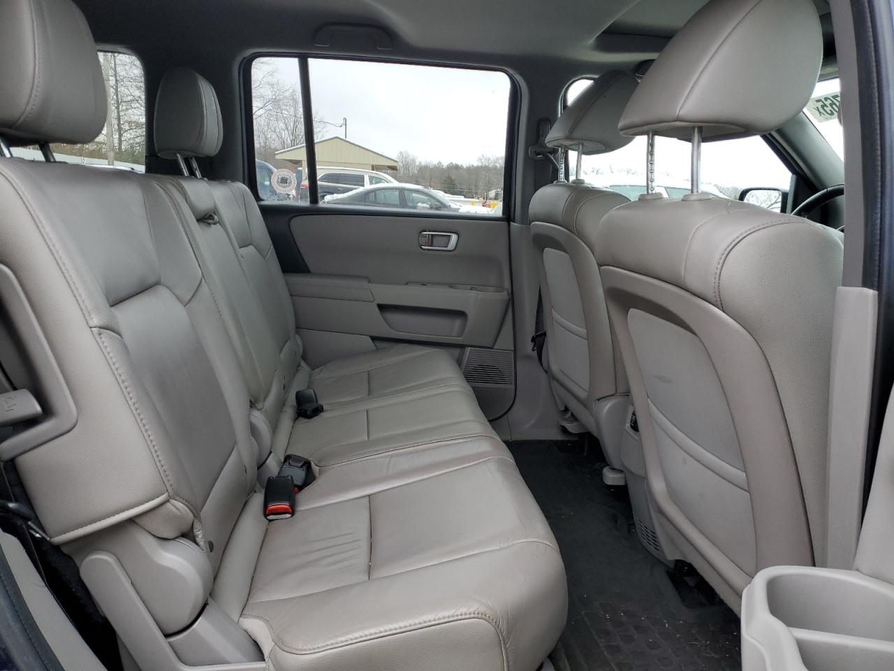 2015 Honda Pilot - Image 11