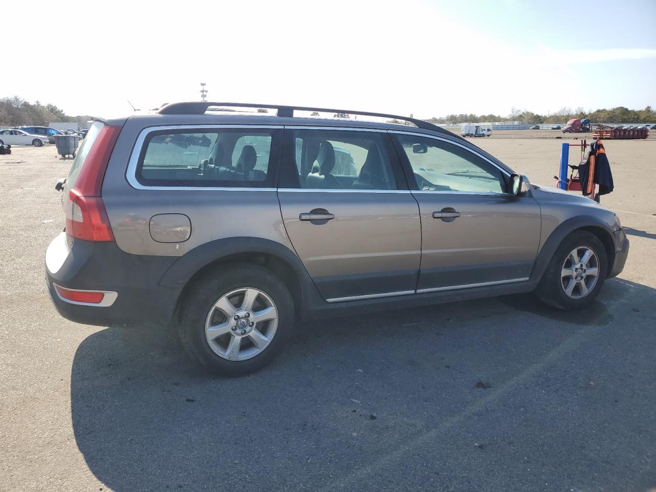 2010 Volvo XC70 - Image 3