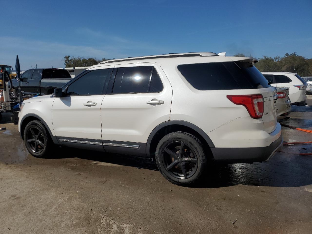 2017 Ford Explorer - Image 2