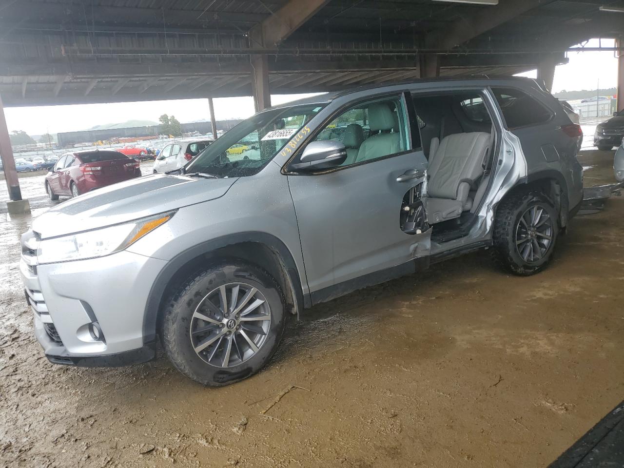 2019 Toyota Highlander - Image 1