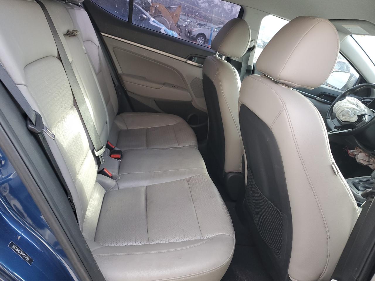 2017 Hyundai Elantra - Image 10