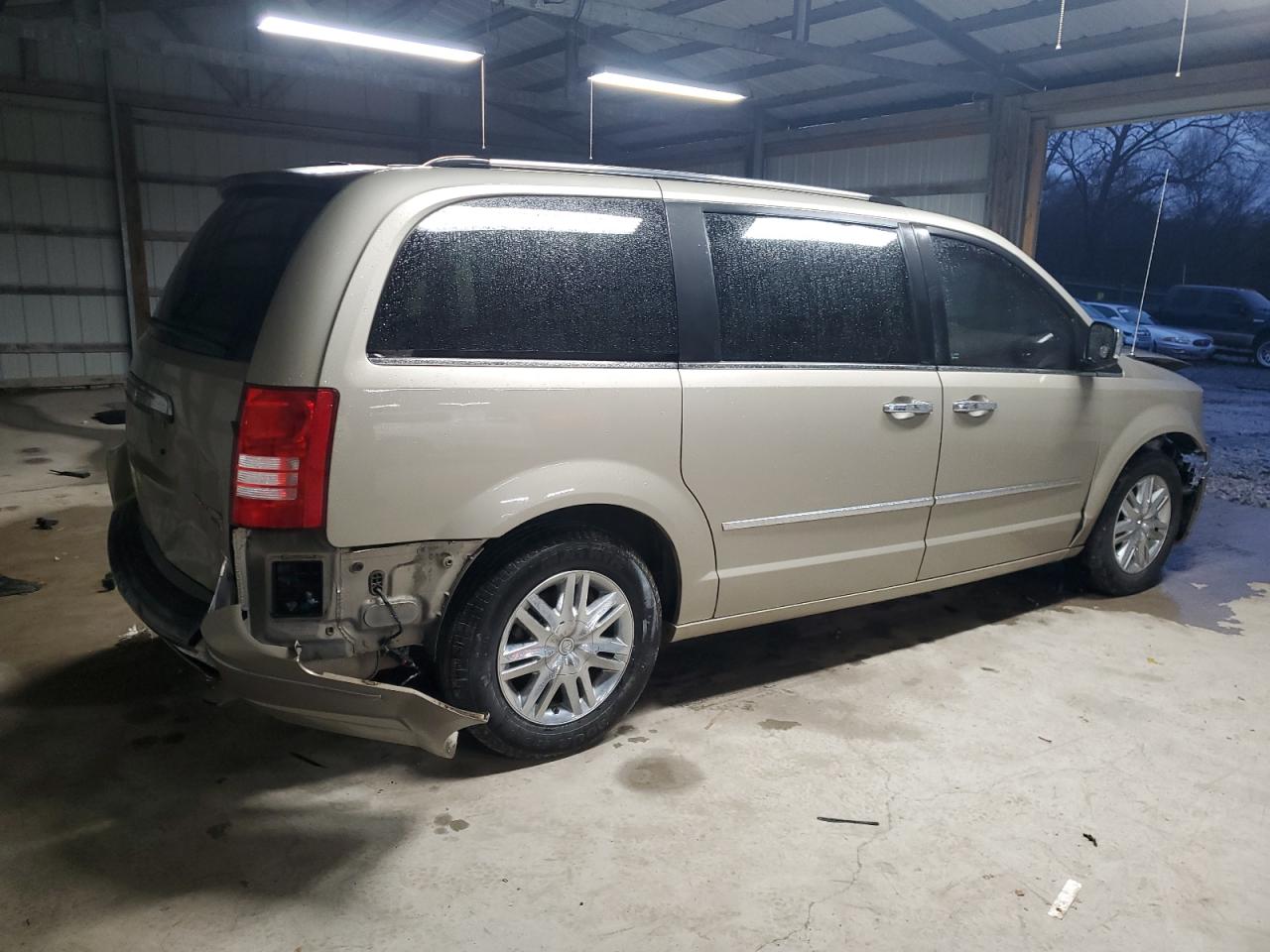 2009 Chrysler Town & Country - Image 3