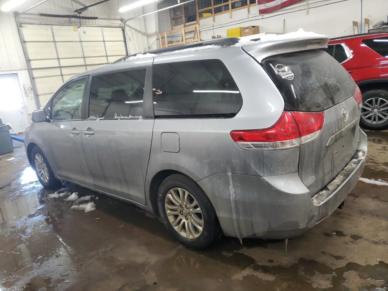 2012 Toyota Sienna - Image 2