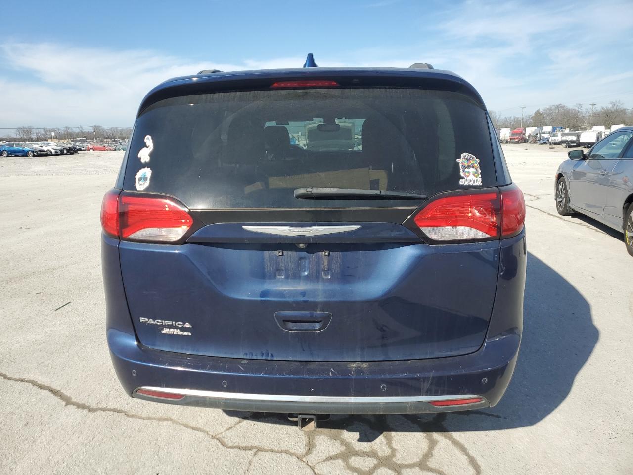 2017 Chrysler Pacifica - Image 6