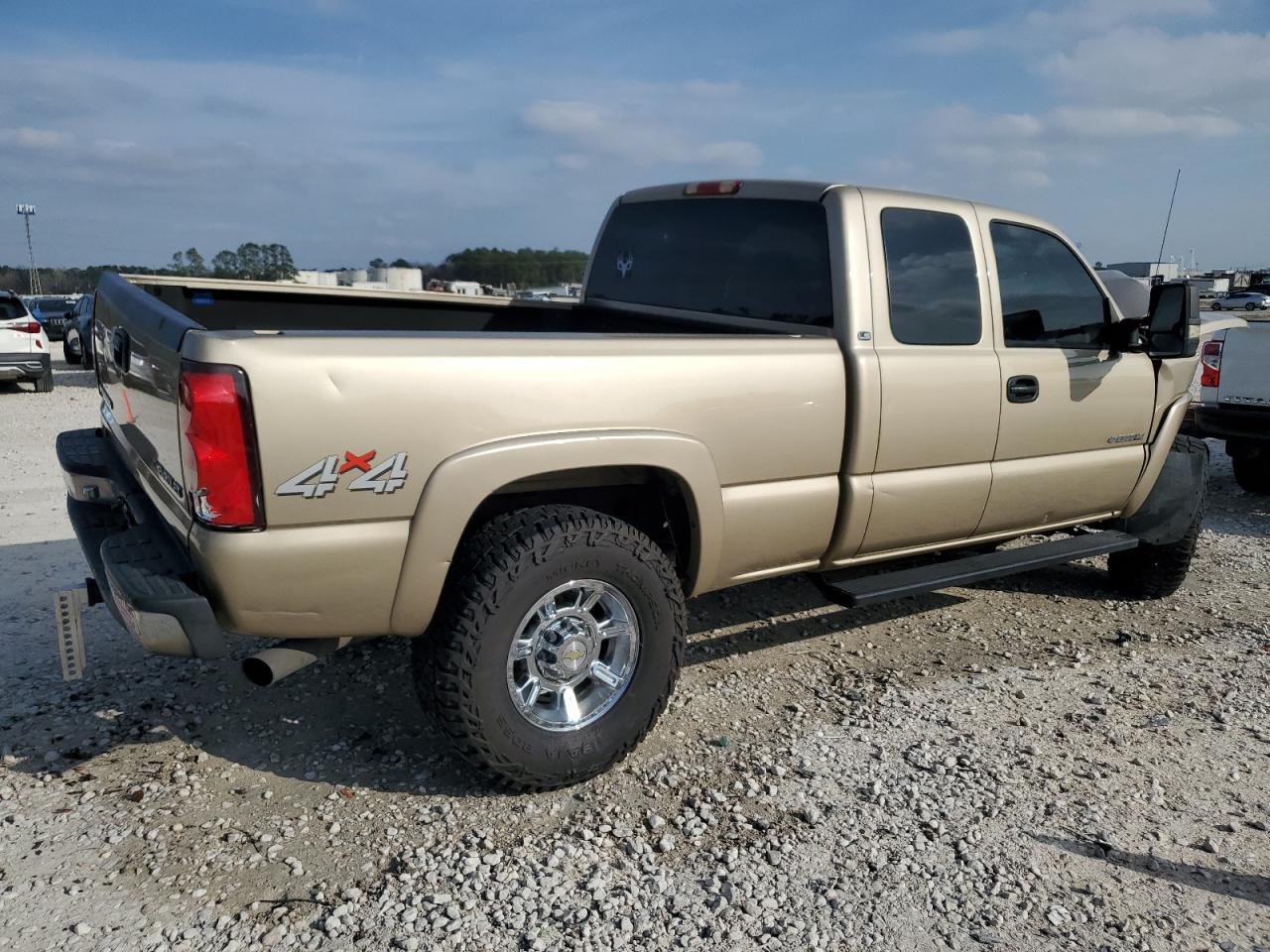 2004 Chevrolet Silverado - Image 3
