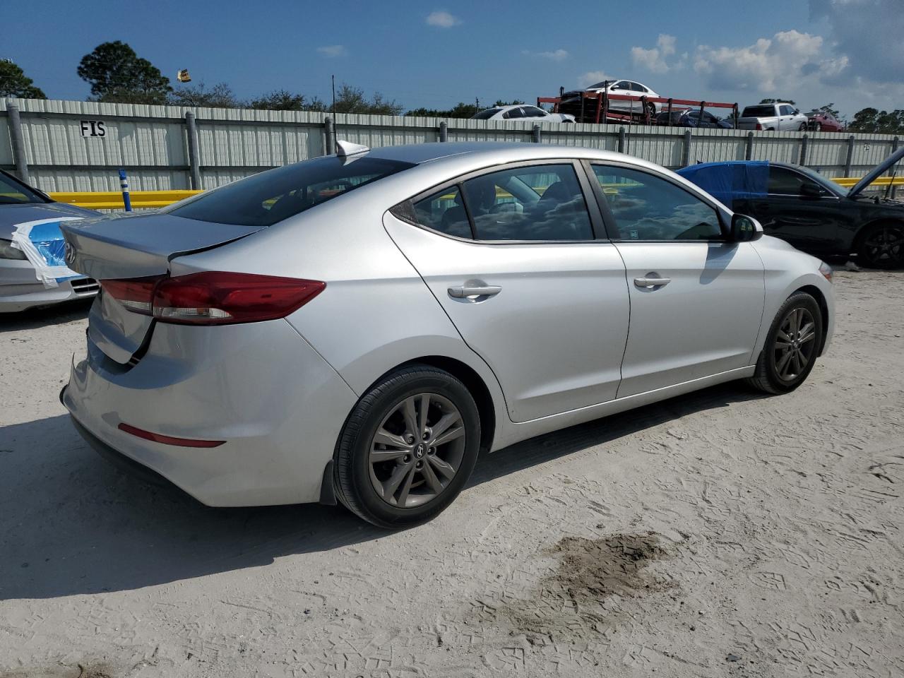 2018 Hyundai Elantra - Image 3