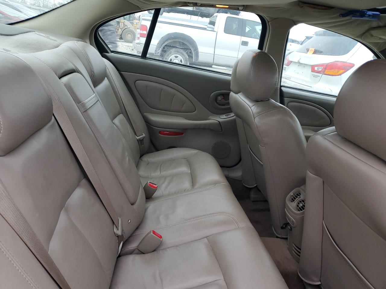 2003 Pontiac Bonneville - Image 11