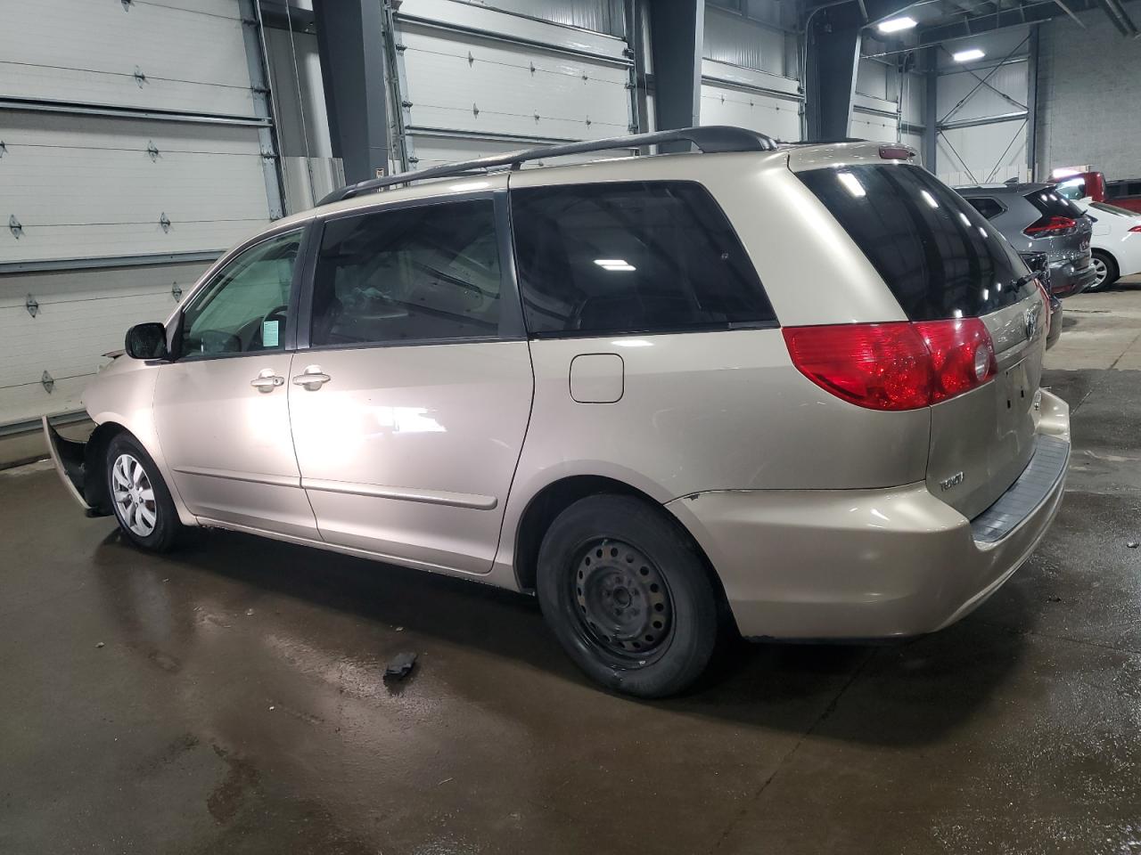 2008 Toyota Sienna - Image 2