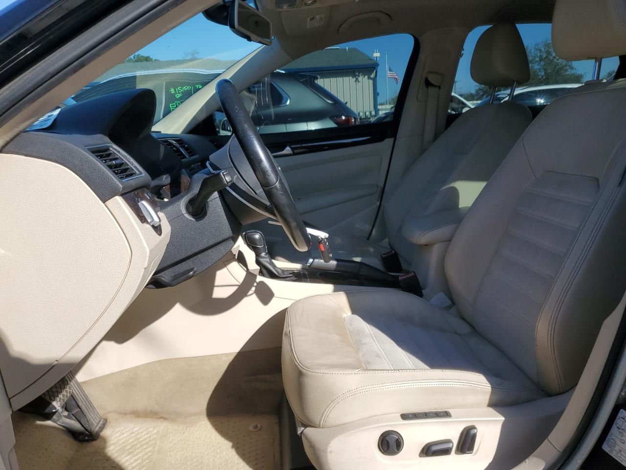 2014 Volkswagen Passat - Image 7